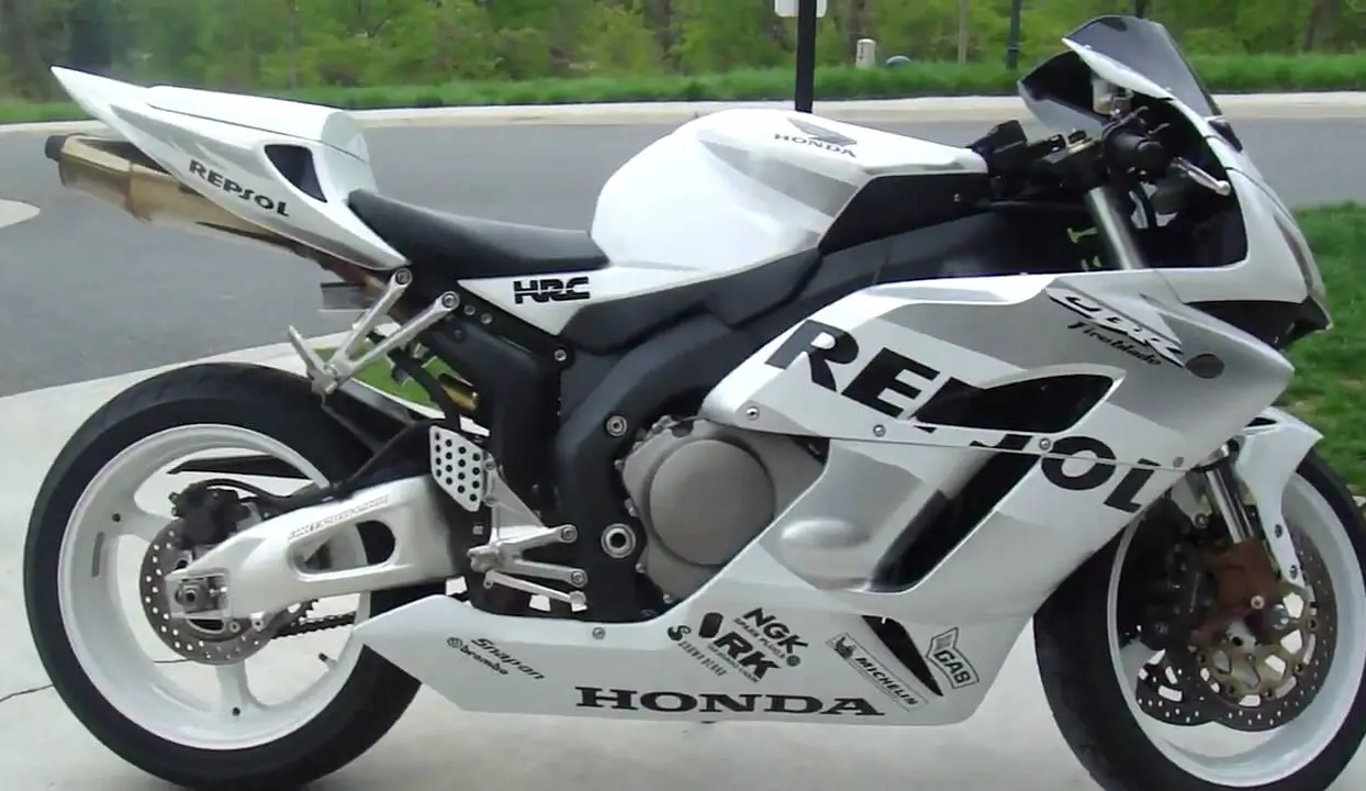 2004-2005-Honda-CBR1000RR-Silver-White-Repsol