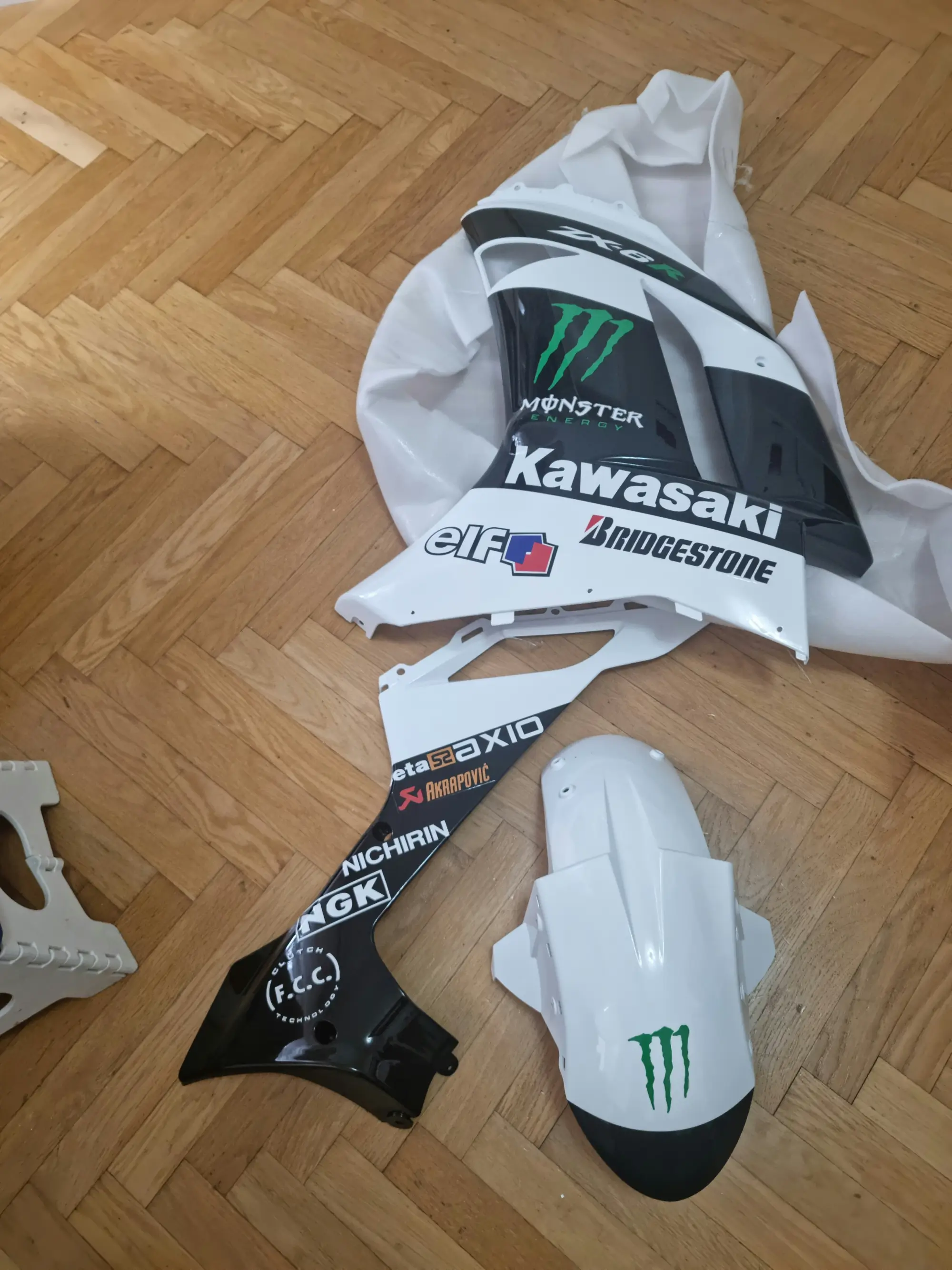 2007-2008-Kawasaki-Ninja-ZX-6R-White-ZX-RR-2009-MotoGP-Livery-Fairing-Kit-4