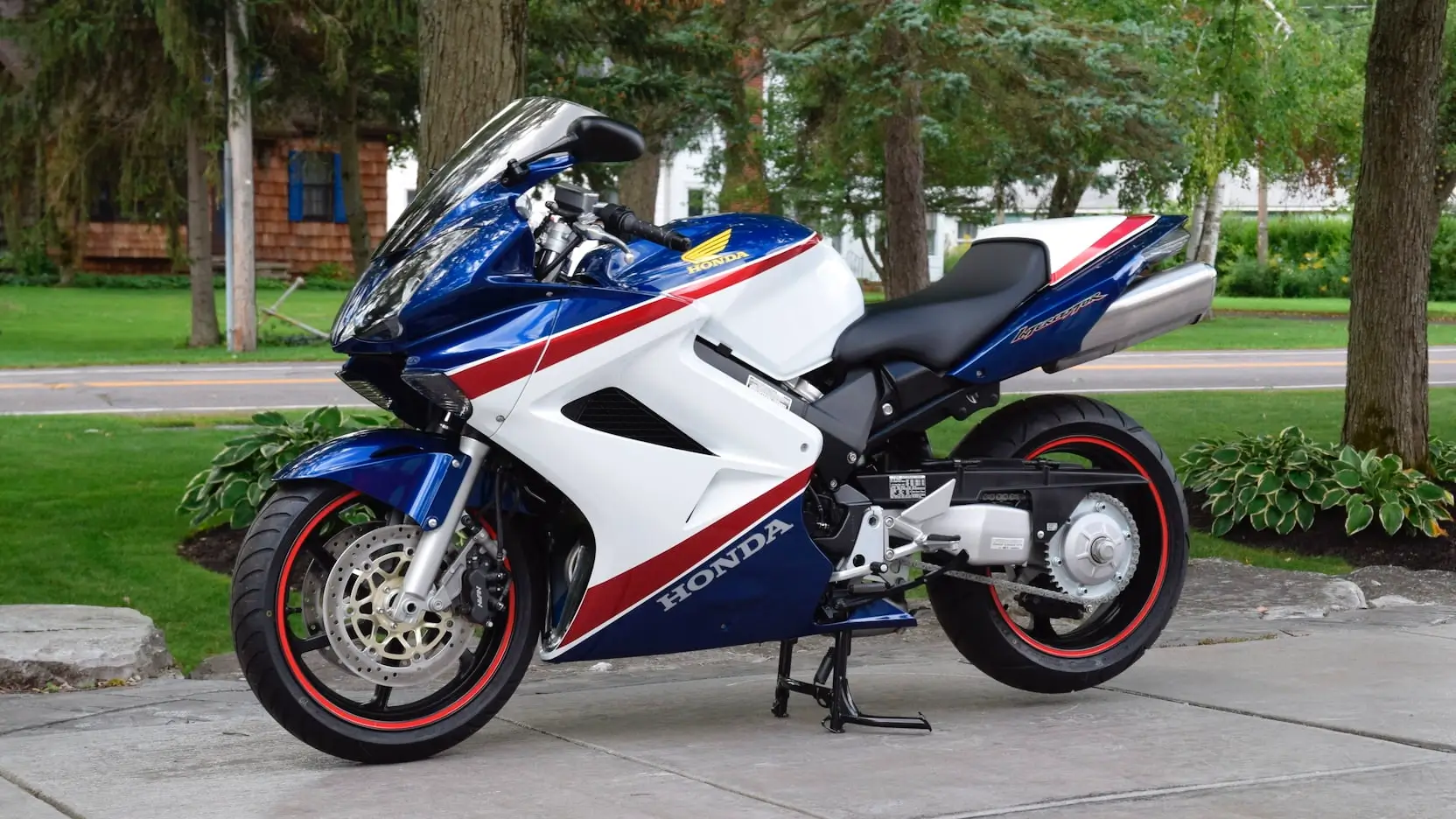 2007-HONDA-VFR800-Interceptor-25th-Anniversary-Edition-4