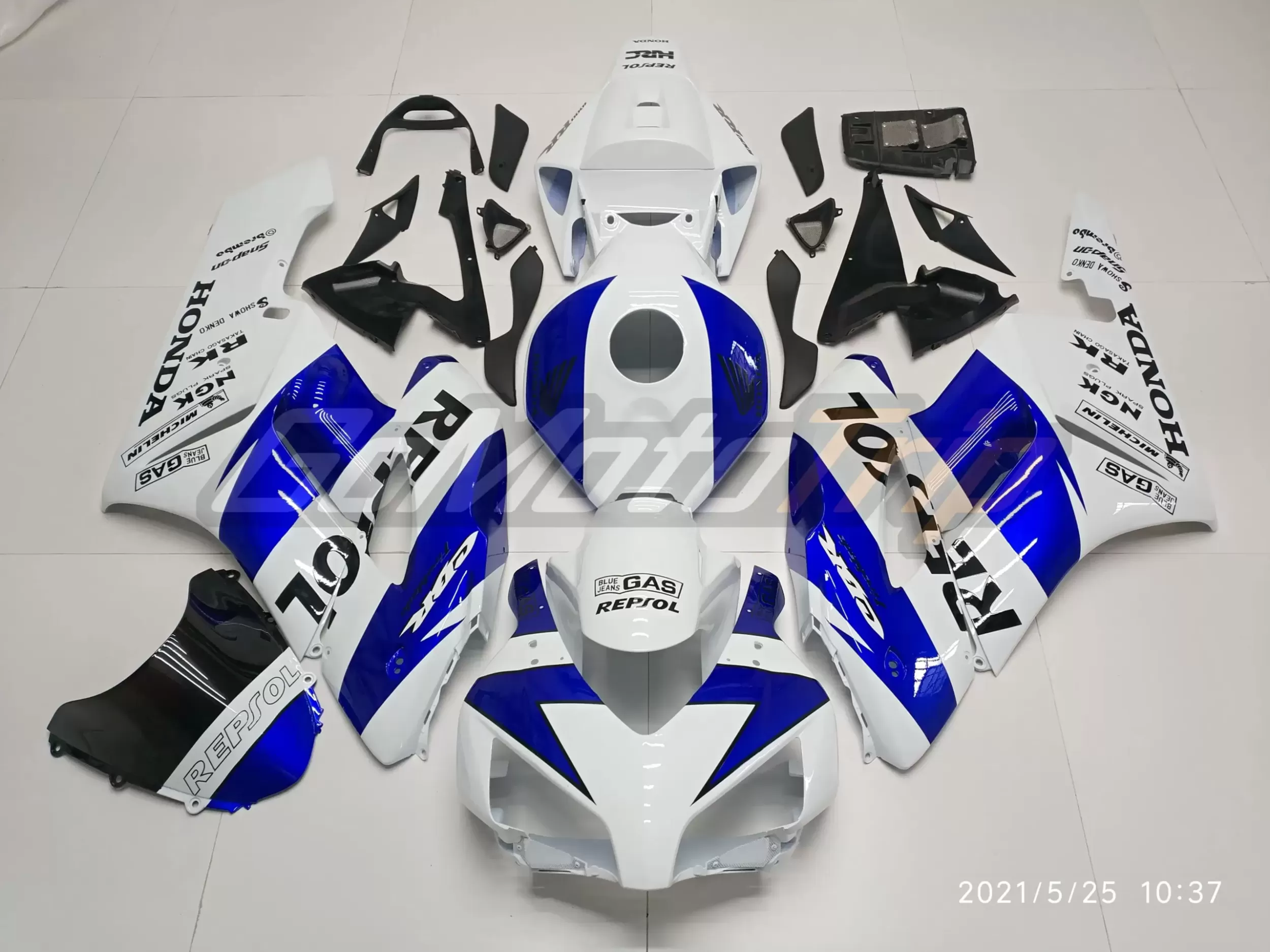 Rider-Review-103784-Sean-CBR1000RR-Blue-White-Repsol-Fairing-2-scaled-scaled