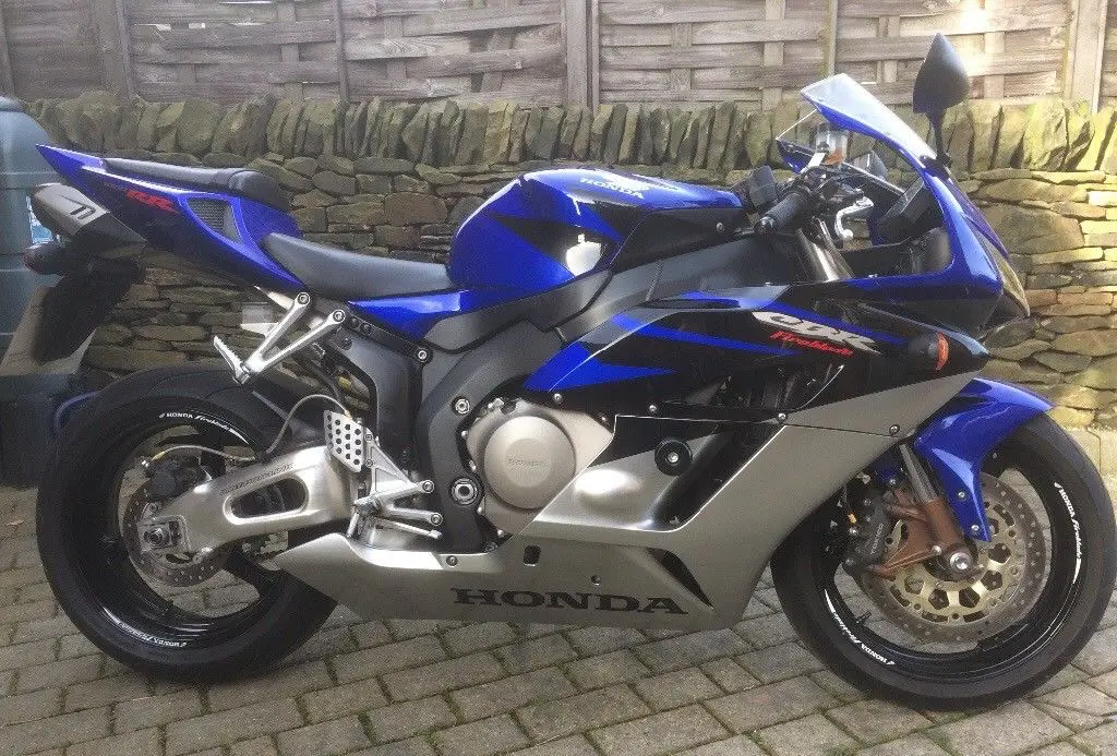 2004-2005-Honda-CBR1000RR-Blue-Silver-Black