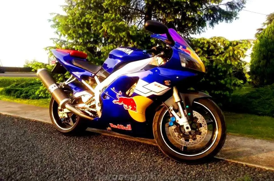 1998-1999-Yamaha-YZF-R1-Red-Bull