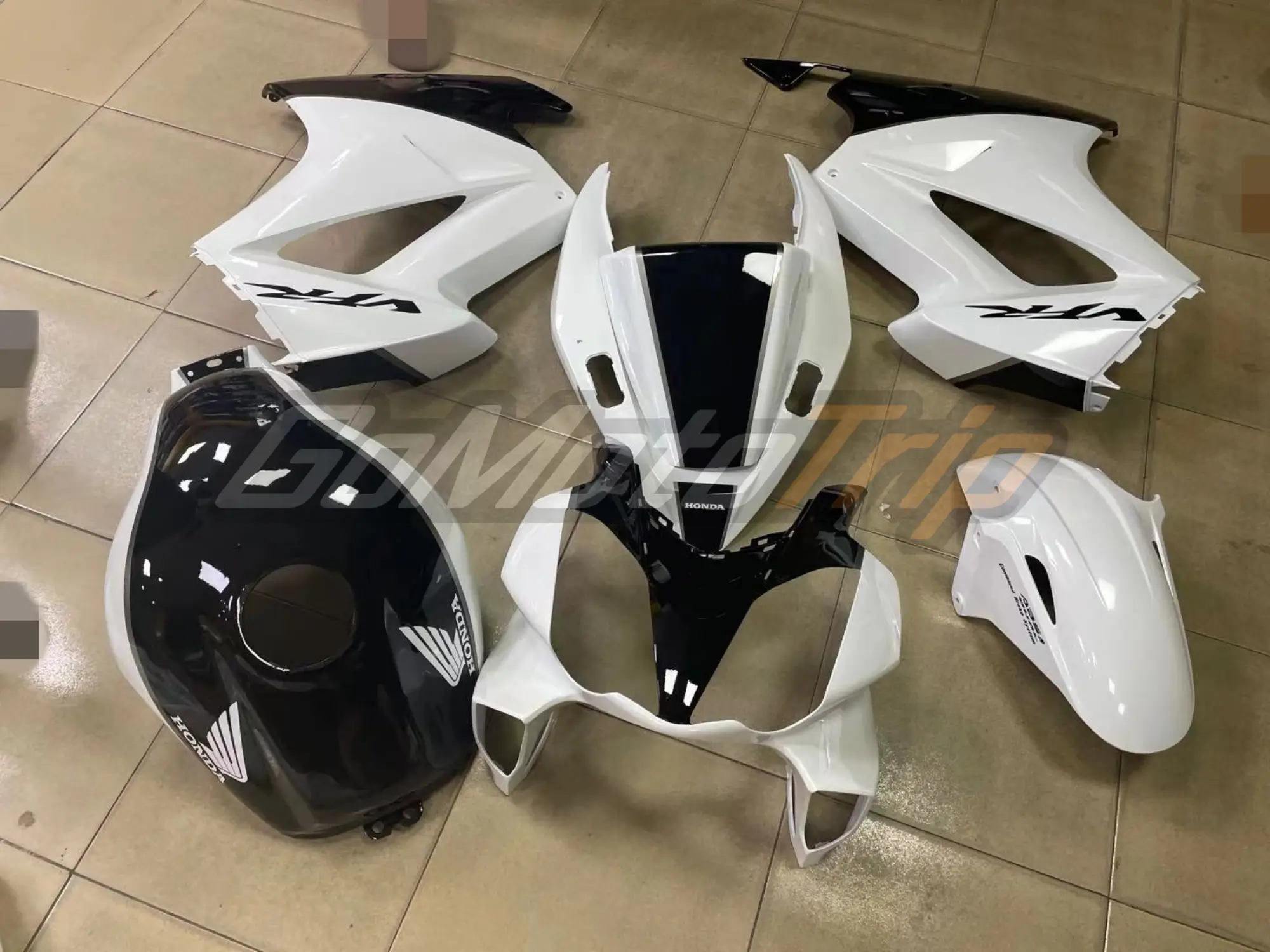 2011-Honda-VFR800-White-Fairing-Kit-1