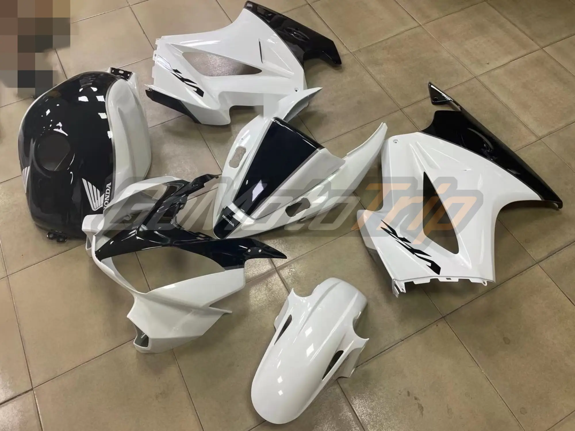 2011-Honda-VFR800-White-Fairing-Kit-2