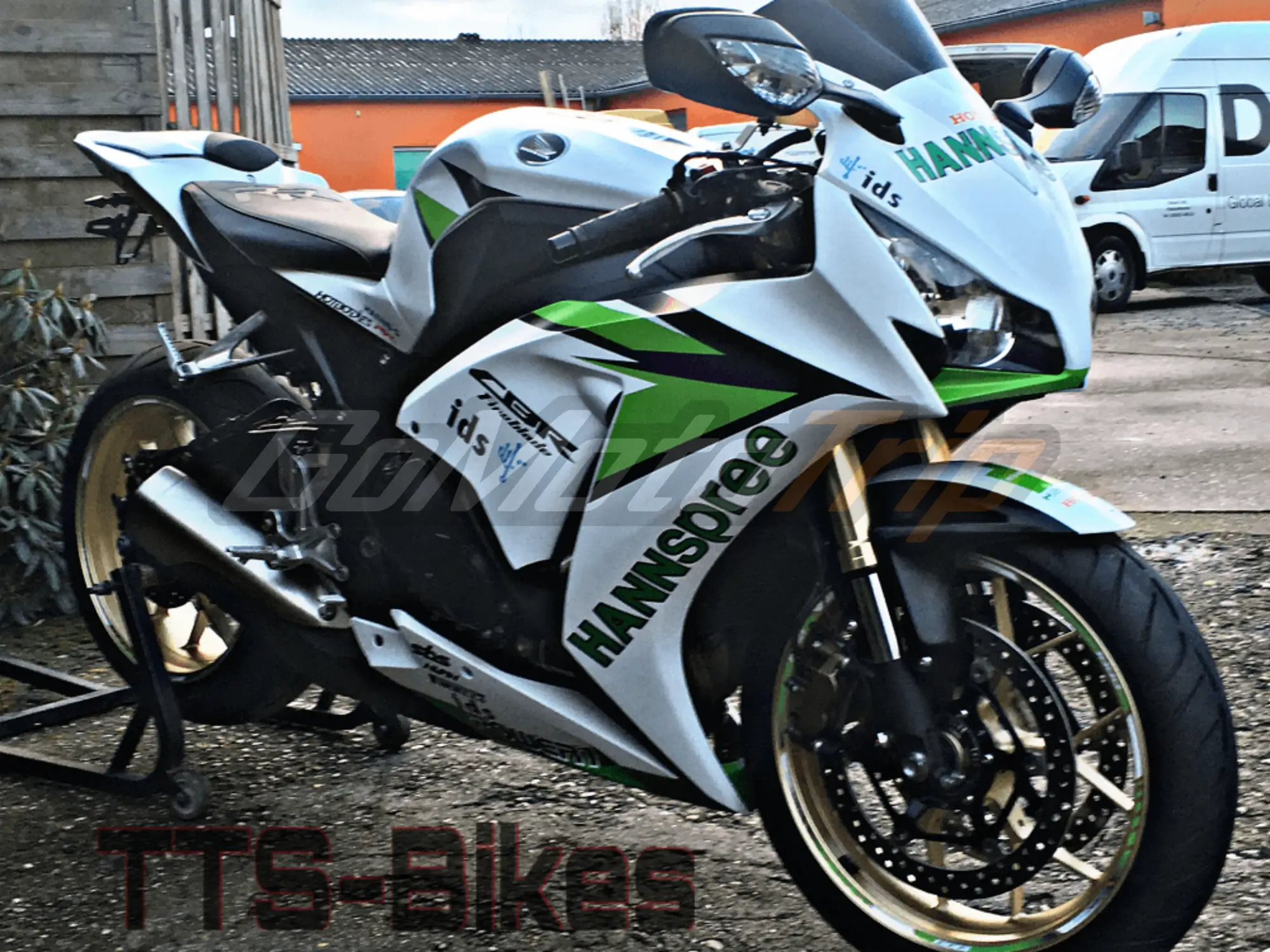 Rider-Review-TT-BIKE-CBR1000RR-HANNspree-Fairing-5