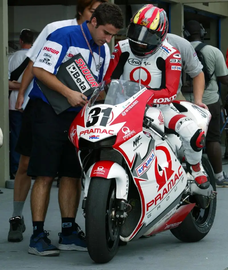 2008-2011-Honda-CBR1000RR-Pramac-Racing-Tetsuya-Harada-31