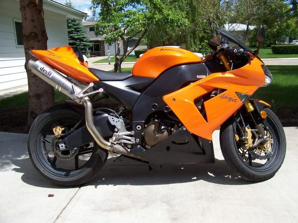 2004-2005-Kawasaki-Ninja-ZX-10R-Orange