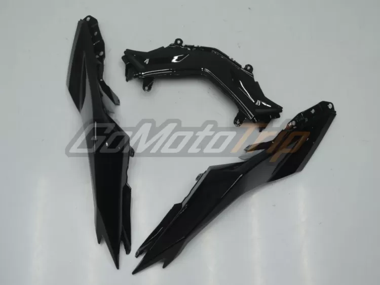 Ninja 300 Black Fairing 11