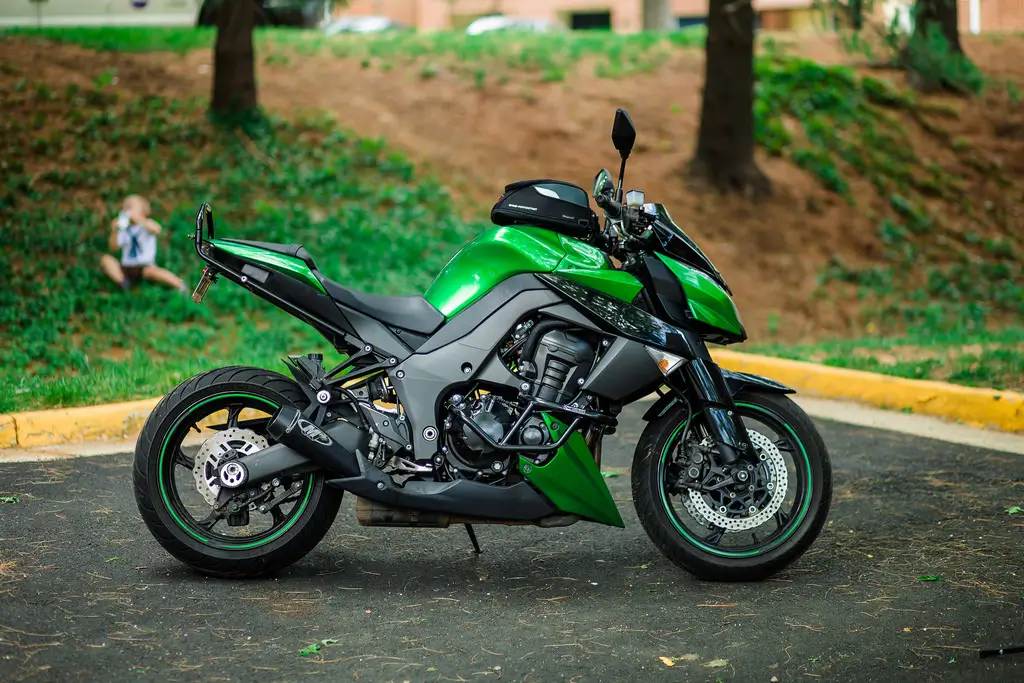 2013-Kawasaki-Z1000-Green-Black