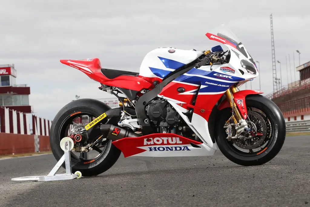 2012-2016-Honda-CBR1000RR-Fireblade-TT-Legends