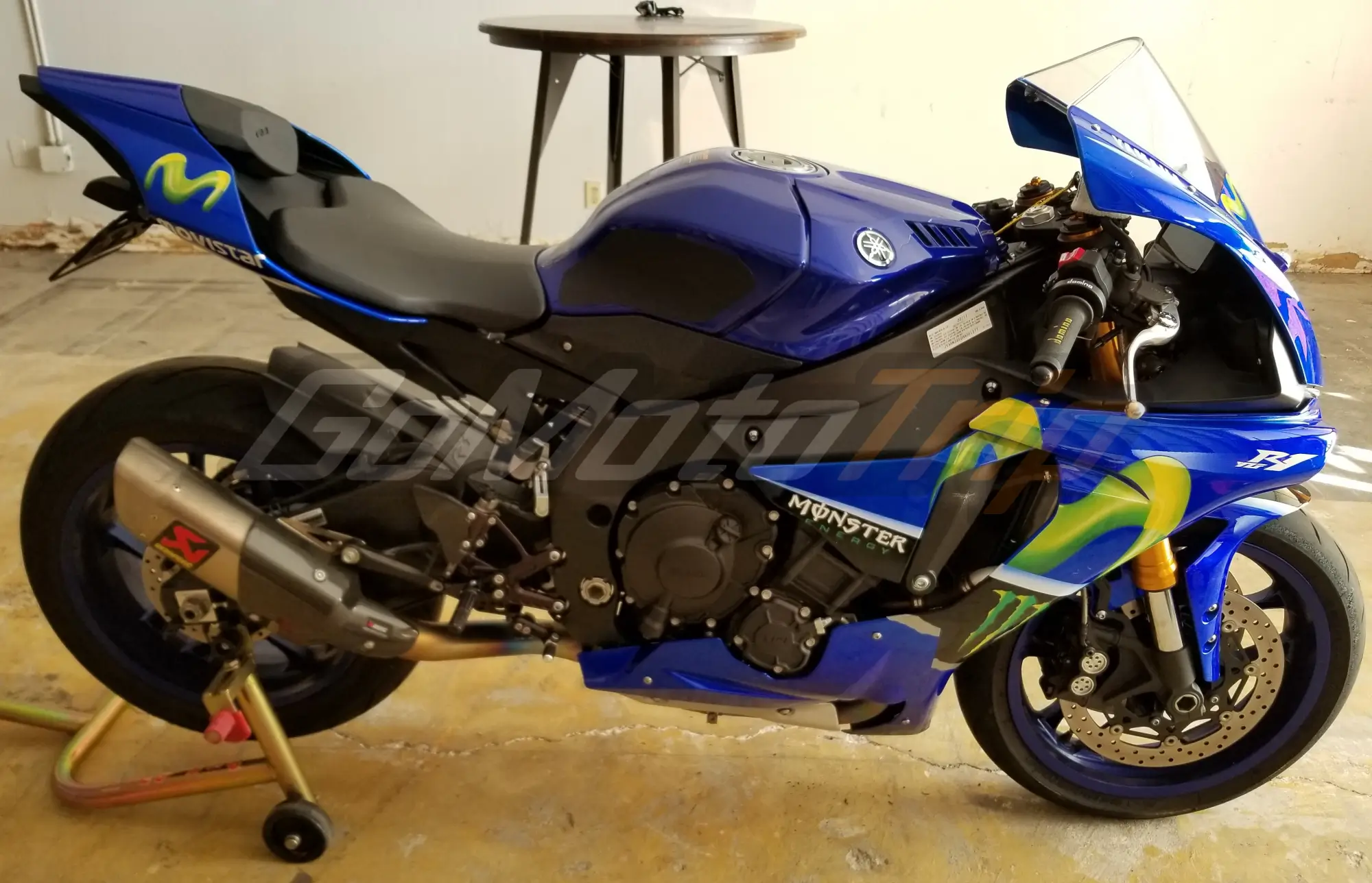 Rider-Review-Gregory-YZF-R1-Movistar-MotoGP-Fairing-3