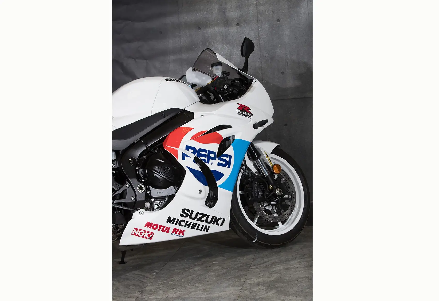 2005-2006-Suzuki-GSX-R1000-PEPSI-GP-Limited-Edition-Kevin-Schwantz-4