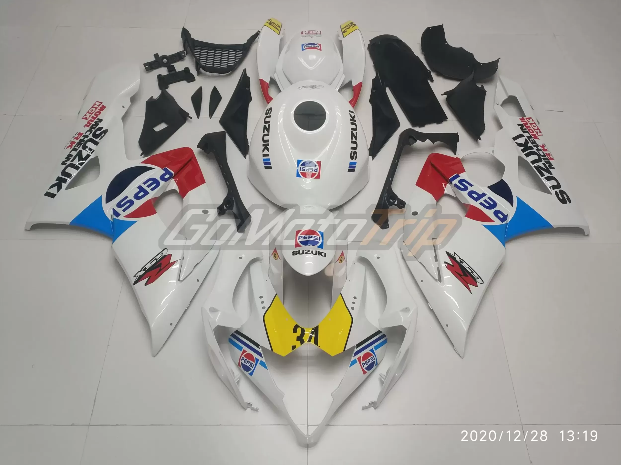 Rider-Review-97245-Patrick-GSX-R1000-PEPSI-GP-Limited-Edition-Fairing-4-scaled-scaled