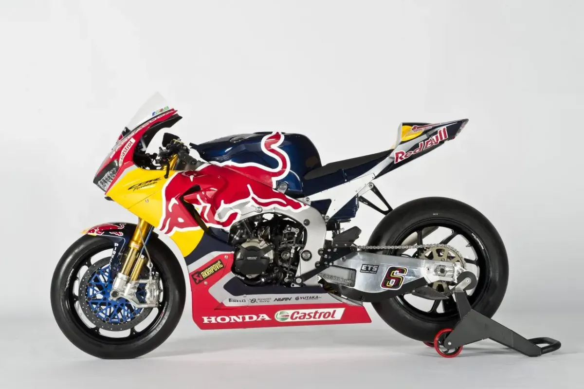 CBR1000RR-Fireblade-SP-2017-Red-Bull-Honda-WSBK-3