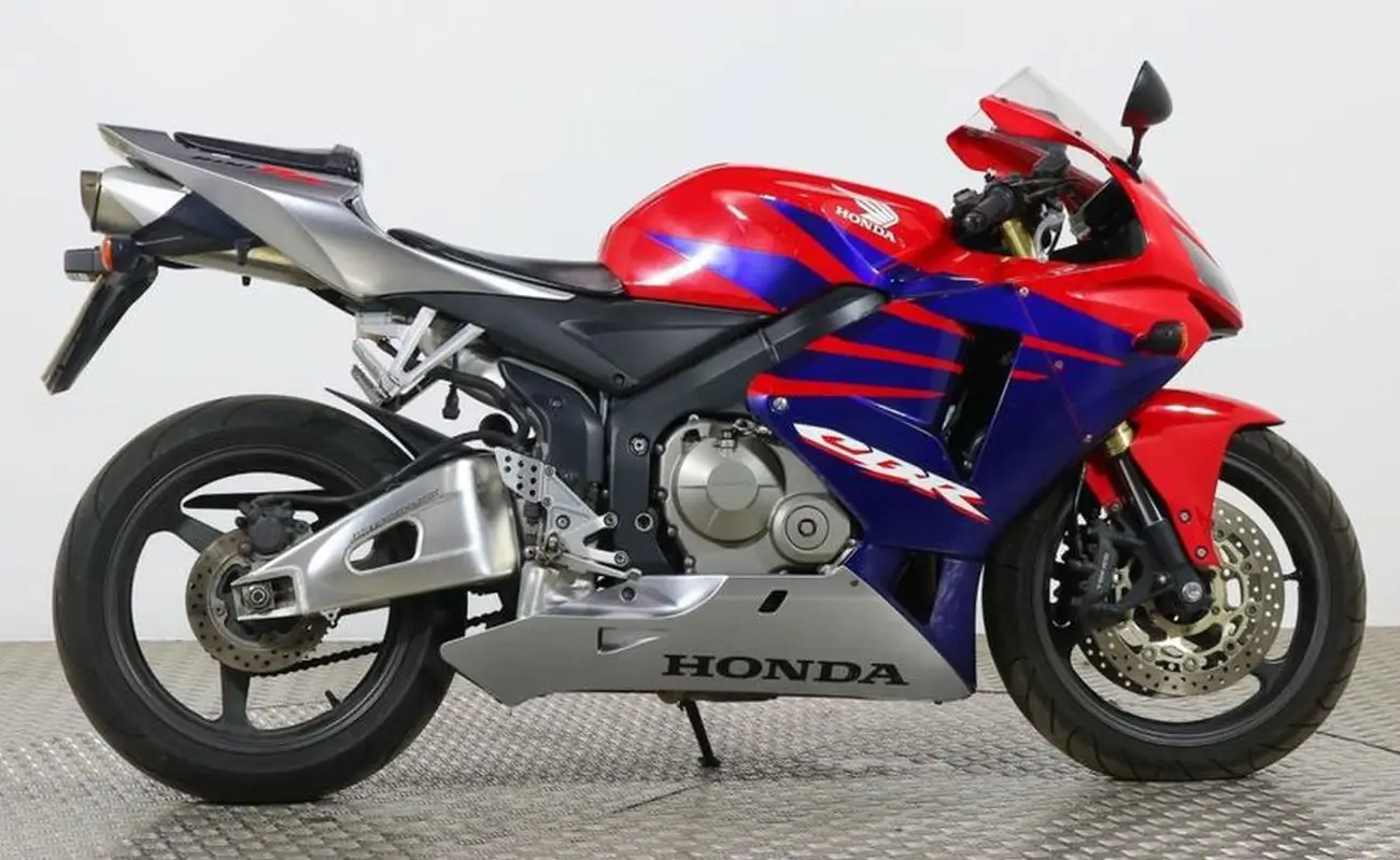 2005-2006-Honda-CBR600RR-Red-Black-1