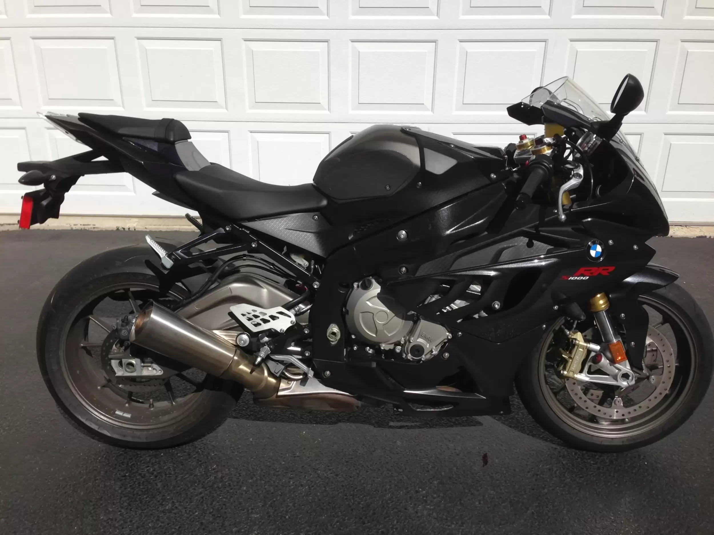 2010-BMW-S1000RR-Black