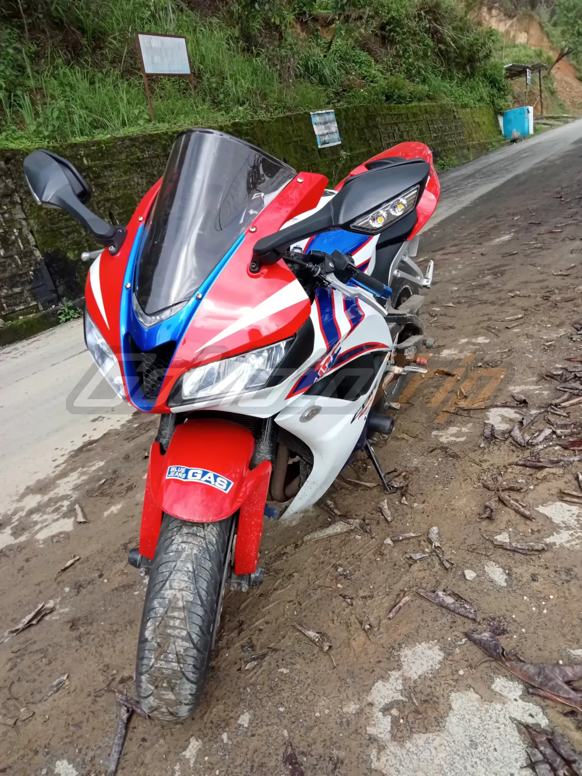 Rider-Review-101411-Malsawmtluanga-CBR600RR-Fireblade-HRC-Fairing-3-scaled-scaled