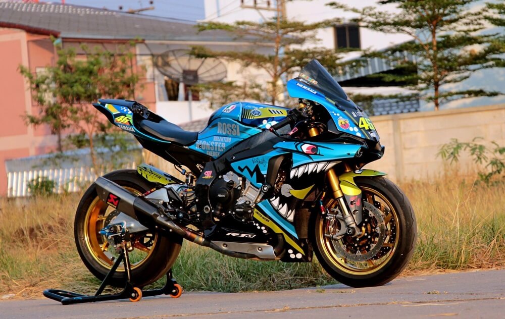 Yamaha R1M Custom AGV Rossi Shark Edition