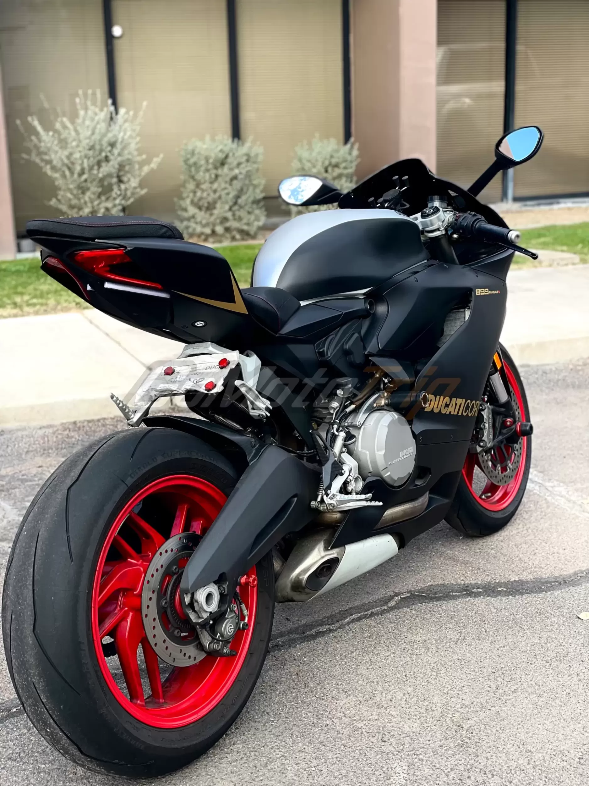 Rider-Review-131499-Bradley-Ducati-899-PANIGALE-S-Black-Fairing-3-scaled-scaled