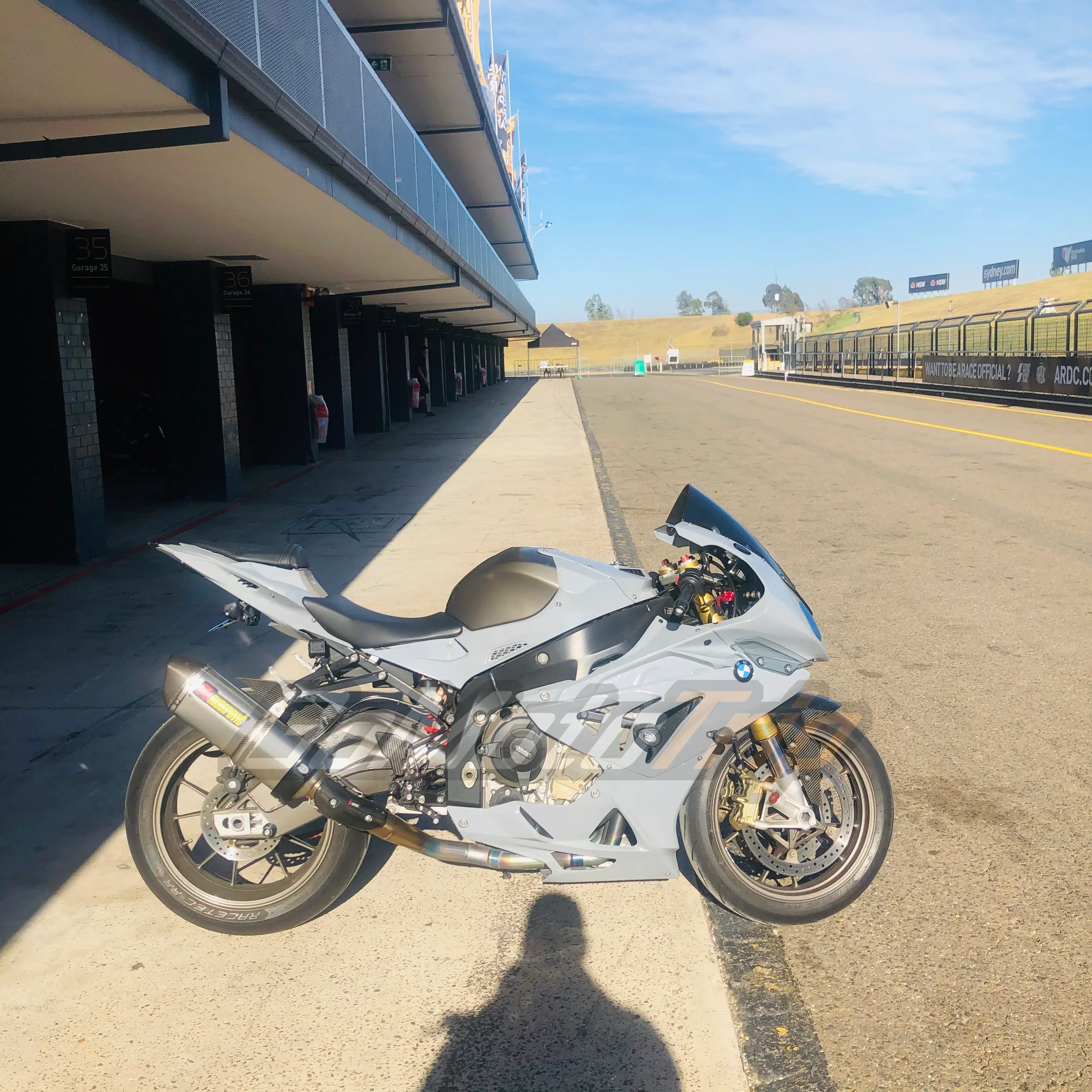 Rider-Review-132441-William-BMW-S1000RR-Nardo-Grey-Fairing-1