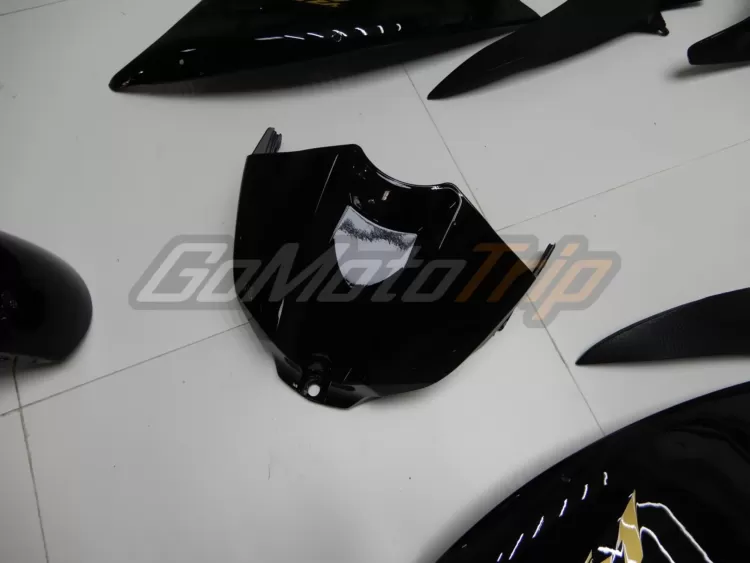 2009 2011 Yamaha Yzf R1 Black Fairing2 8