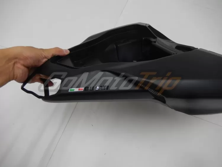 Ducati 848 Black Fairing 13