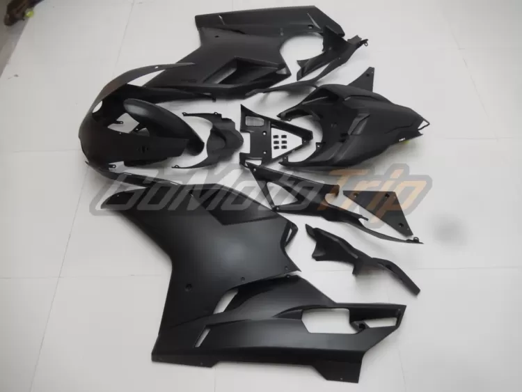 Ducati 848 Black Fairing 4