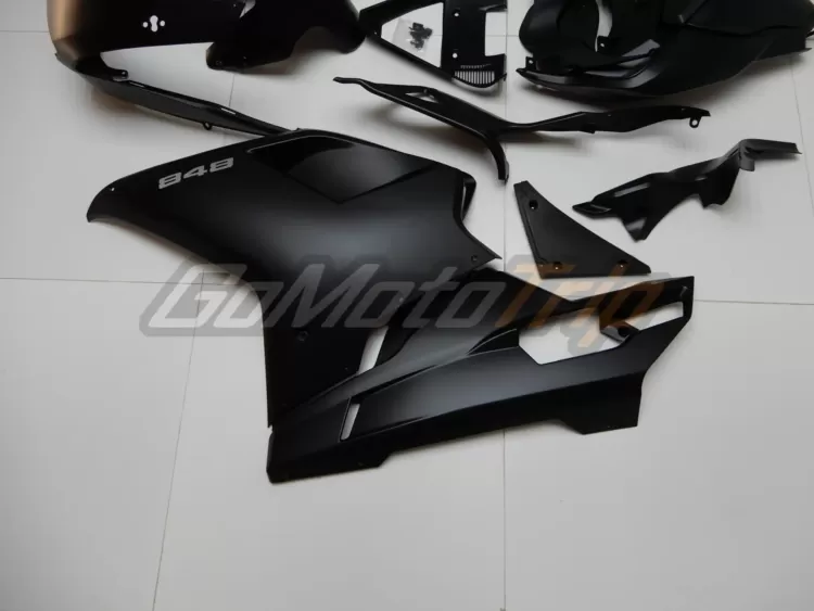 Ducati 848 Black Fairing2 8