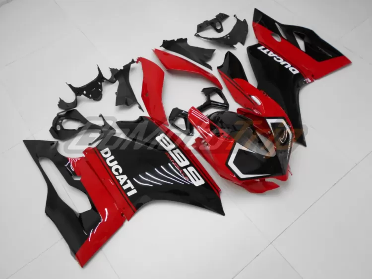 Ducati 899 Panigale Black Red Fairing 3